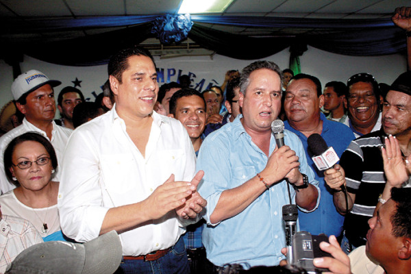 Cercanos a Lobo enfrentan a Ricardo Álvarez