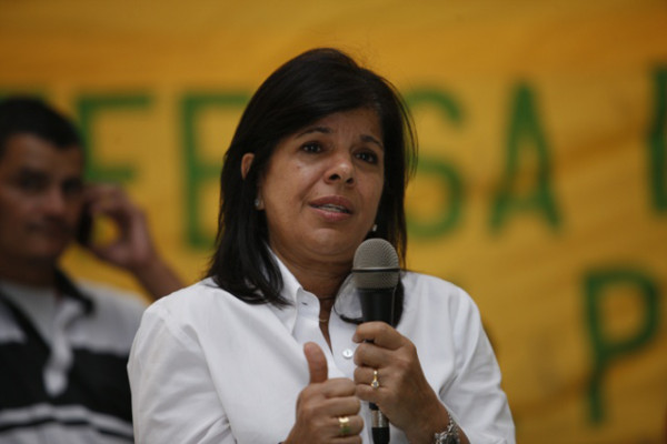 Hermano de Juliette Handal, molesto por la adhesión de la empresaria a Libre