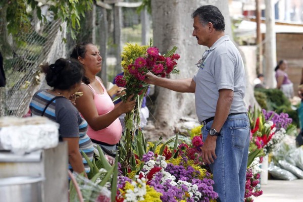Honduras: Un millón de personas honran a sus muertos en el Día de Difuntos