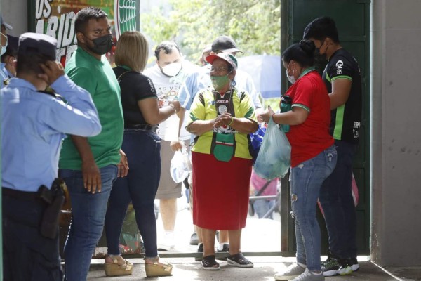 Aficionados del Yankel Rosenthal disfrutaron el festín de goles de Marathón contra Lobos UPNFM
