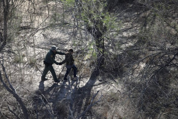 Trump planea perdonar a sherif condenado por su dureza hacia ilegales