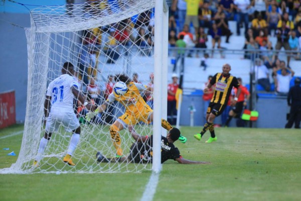 Olimpia se trajo un empate 1-1 ante Real España