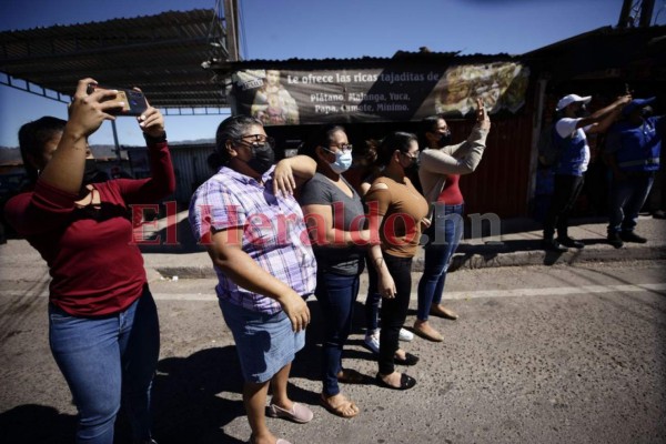 Las imágenes del recorrido de Xiomara Castro hacia el Estadio Nacional
