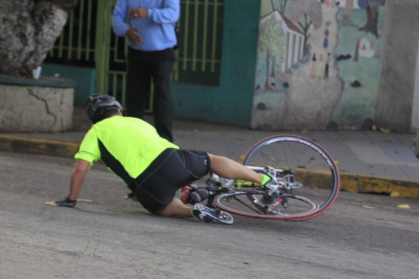 III Vuelta Ciclística: Las caídas aparatosas