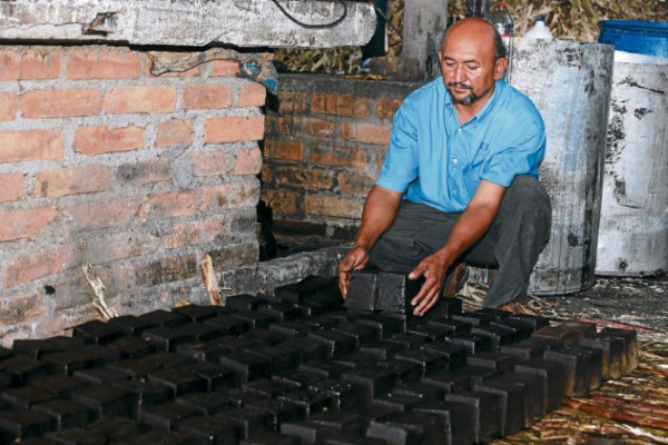 Los manos talangueñas que endulzan la Navidad
