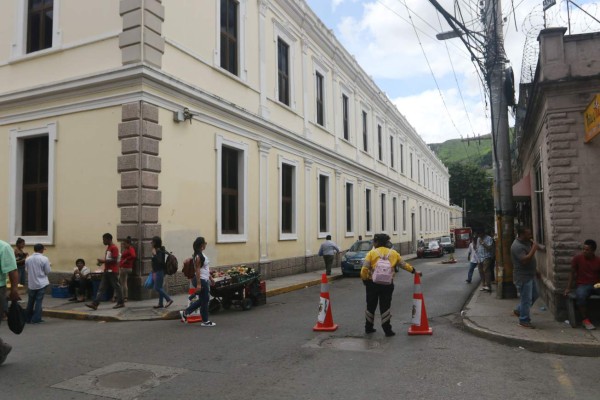 Lenta respuesta de las autoridades para reparar hundimientos