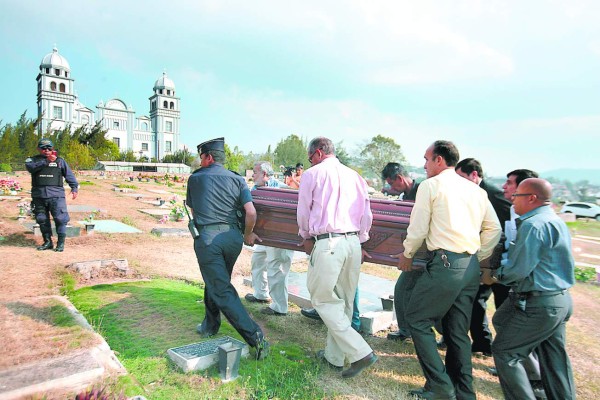 'Desde el firmamento ayudarás a seguir construyendo Honduras”