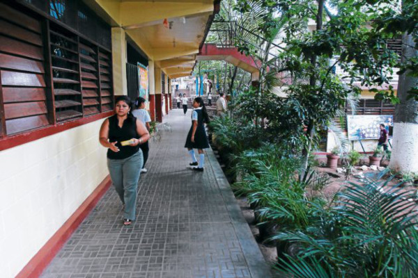 Padres de familia, cooperantes activos en la formación escolar