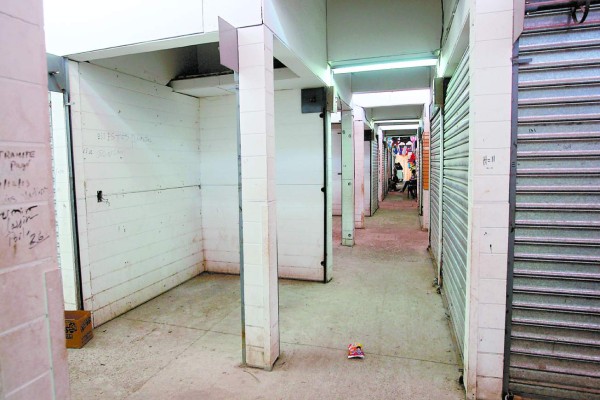 Gobierno reparará unos 100 locales del mercado Colón