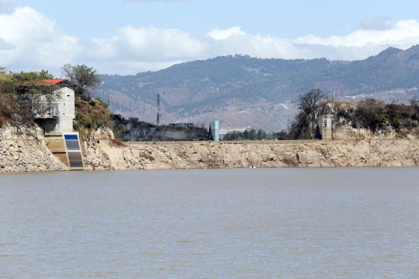 Se agudizan los racionamientos de agua potable a cada cuatro días en la capital