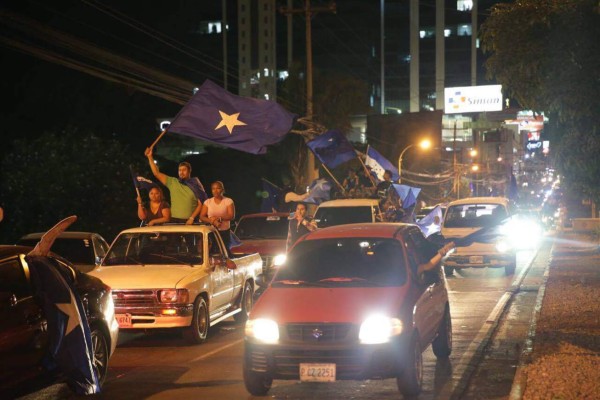 Nacionalistas muestran su apoyo a JOH por tercer día consecutivo