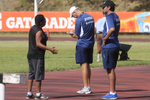 Carlos Discua sufre de lumbalgia