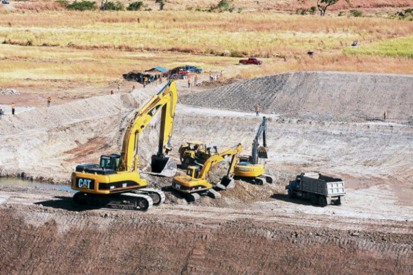 Avanza construcción de canales de alivio
