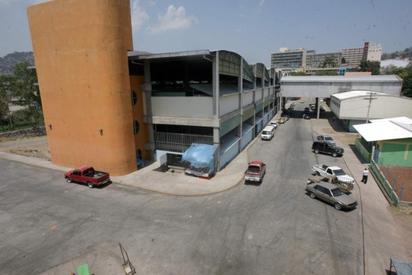 Intenso operativo en mercado La Isla