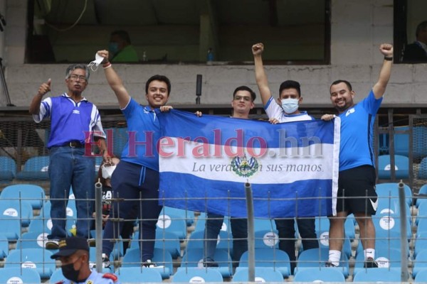 Ambientazo se vive en el duelo entre Honduras vs El Salvador (FOTOS)