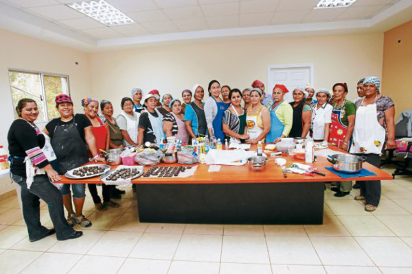 Emprendedoras impulsan fábrica de chocolates