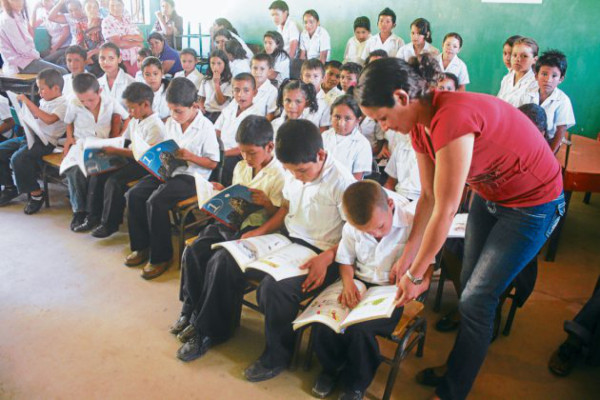 Escuelas unidocentes rurales reportan déficit de maestros