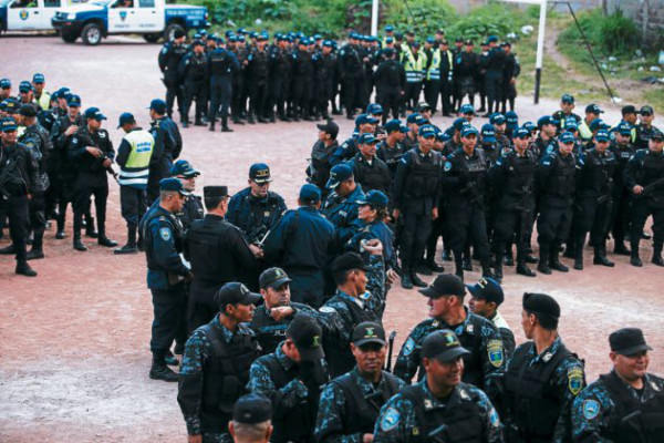 En apenas seis meses se forma un agente policial en Honduras