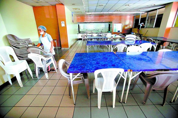Suspenden alimentación para empleados del Seguro Social