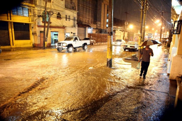 LLuvias reportan leves daños en la capital
