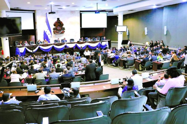 Honduras: Diputados del Partido Liberal presentan denuncia al TSE