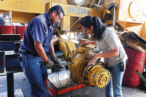 En el sur de Honduras los tractores son cosa de mujeres