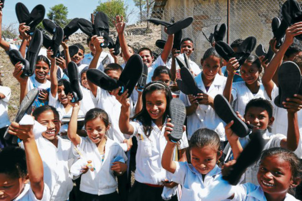 Equipamos a niños de Portillos, Cedros