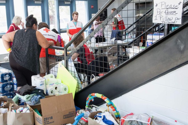 Abarrotados lucen los albergues de Texas tras el paso de Harvey