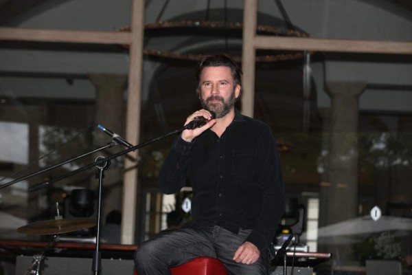 El salvadoreño Fernando Poma cumple sueño de crear su banda musical