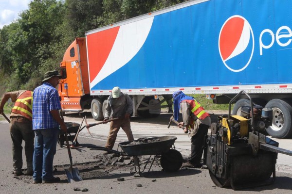 Con bacheo del anillo periférico garantizan seguridad de ciclistas