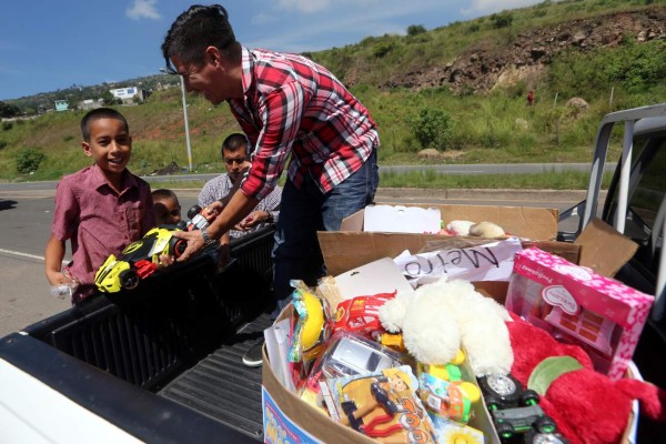Dibujamos las primeras cien sonrisas en los niños de la capital