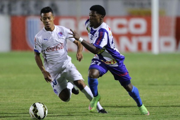 Olimpia goleó 6-0 al Victoria con triplete de Alberth Elis