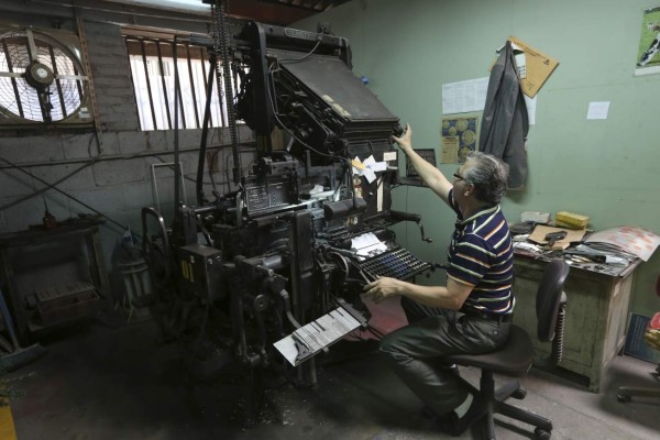 La imprenta de la Empresa Nacional de Artes Gráficas de Honduras... donde el tiempo no pasa