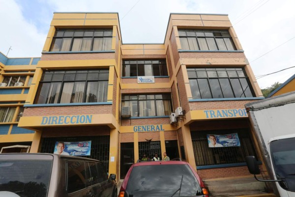 Unos 300 empleados sin funciones asfixian la DGT