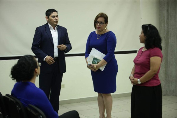 Presentación didáctica y de poesía coral en la UPNFM