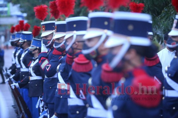 Con mascarillas y en plena pandemia, así se vive el Bicentenario de Honduras