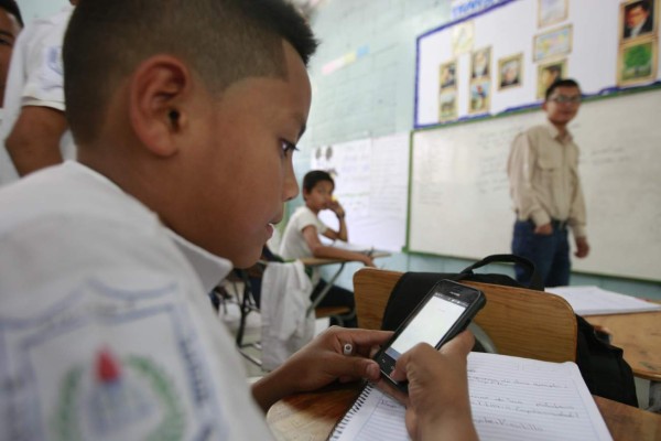 El 72 por ciento de los capitalinos tienen acceso a un teléfono móvil