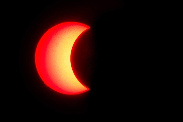 Las hermosas fotografías captadas durante el eclipse 'anillo de fuego'