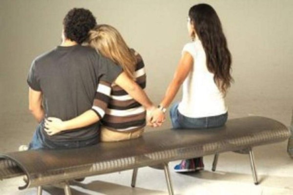 Las clásicas mentiras que los hombres casados le dicen 'a la otra'