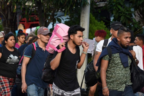 Las tristes imágenes que dejó la segunda gran caravana de hondureños al llegar a la frontera con Guatemala