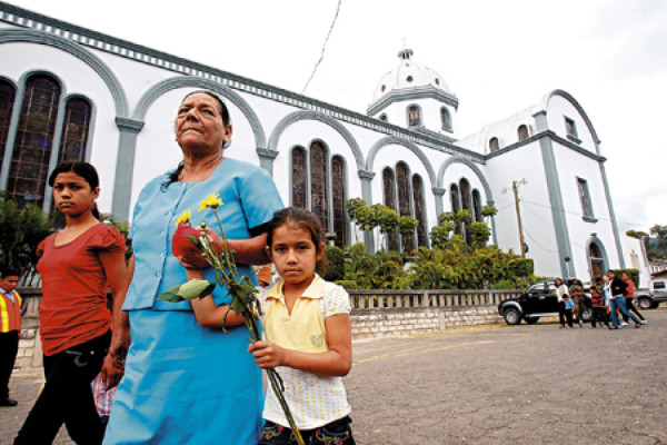 Devoción y fervor para saludar a Virgen Morena