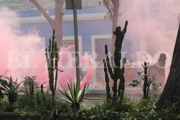 Prende fuego a sede del Partido Nacional en Comayagüela