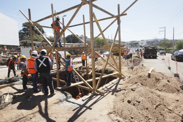 Inicia excavación para levantar bases