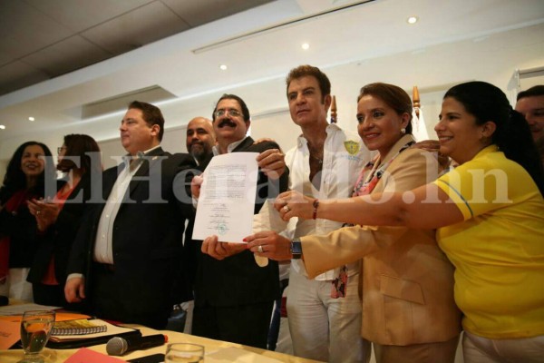 Alianza de oposición también desafía resolución del TSE y reconoce a Nasralla como el candidato del Pac