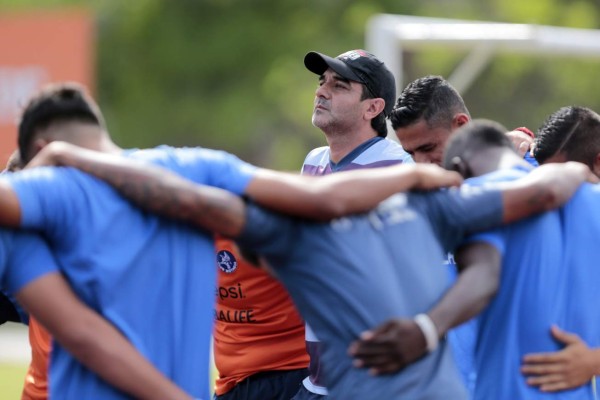 Diego Vásquez:_ 'A Cortés iremos con las reservas...”