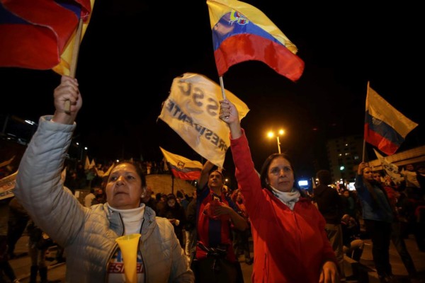 Ecuador: allanan encuestadora que dio victoria a opositor en balotaje