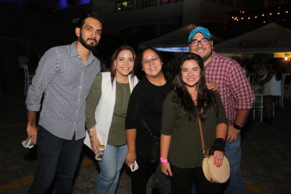 una noche con un toque de salsa, cumbia y mucho swing