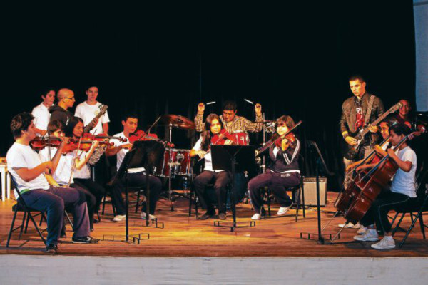 Escuela Nacional de Música rinde tributo a Pink Floyd