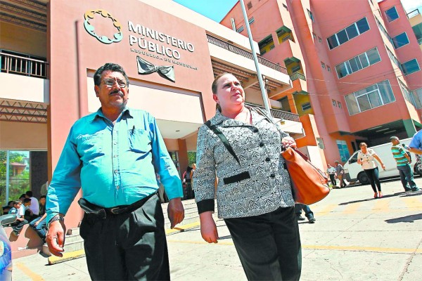 Educación suspenderá a unos 20 directores