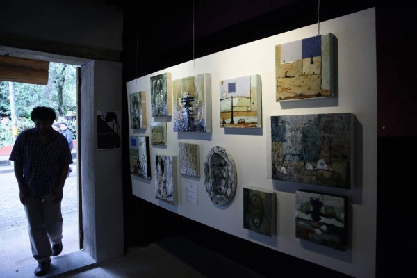 Nahum Flores exhibe 'Iluminados por la duda” en Como era Antes